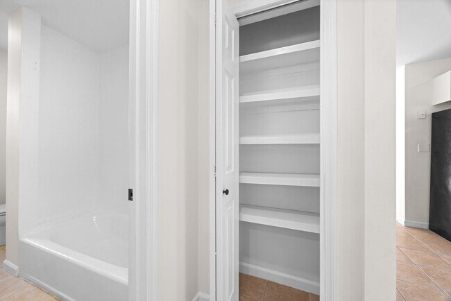 Building Photo - 737 10th St
