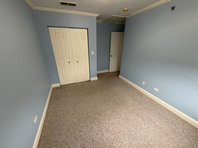 Building Photo - 183 N Des Plaines River Rd