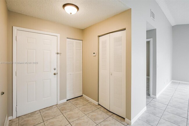 Building Photo - 6553 Bayfront Dr