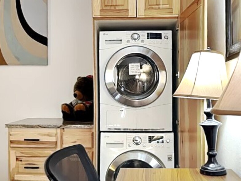 washer & dryer - 1530 Empire Ave