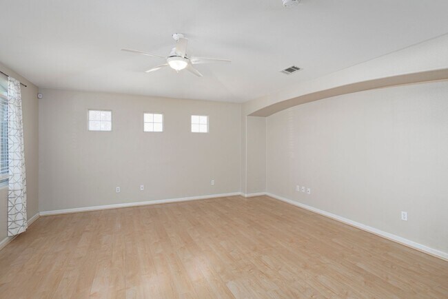 Building Photo - Schedule a tour today for a BEAUTIFUL 3-Be...