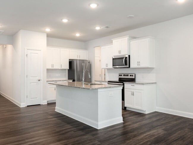 Building Photo - Home in Waxhaw