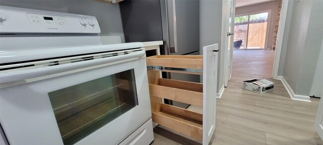 Building Photo - 6374 Creekbend Dr