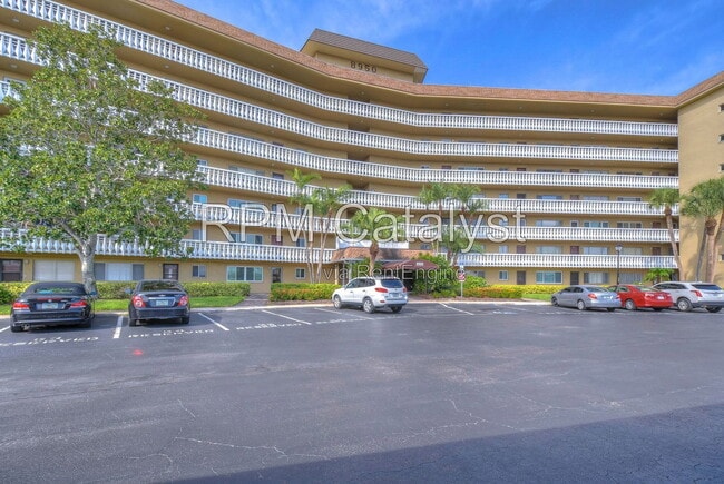 Building Photo - 8950 Park Blvd