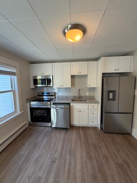 Primary Photo - 27 Grove St