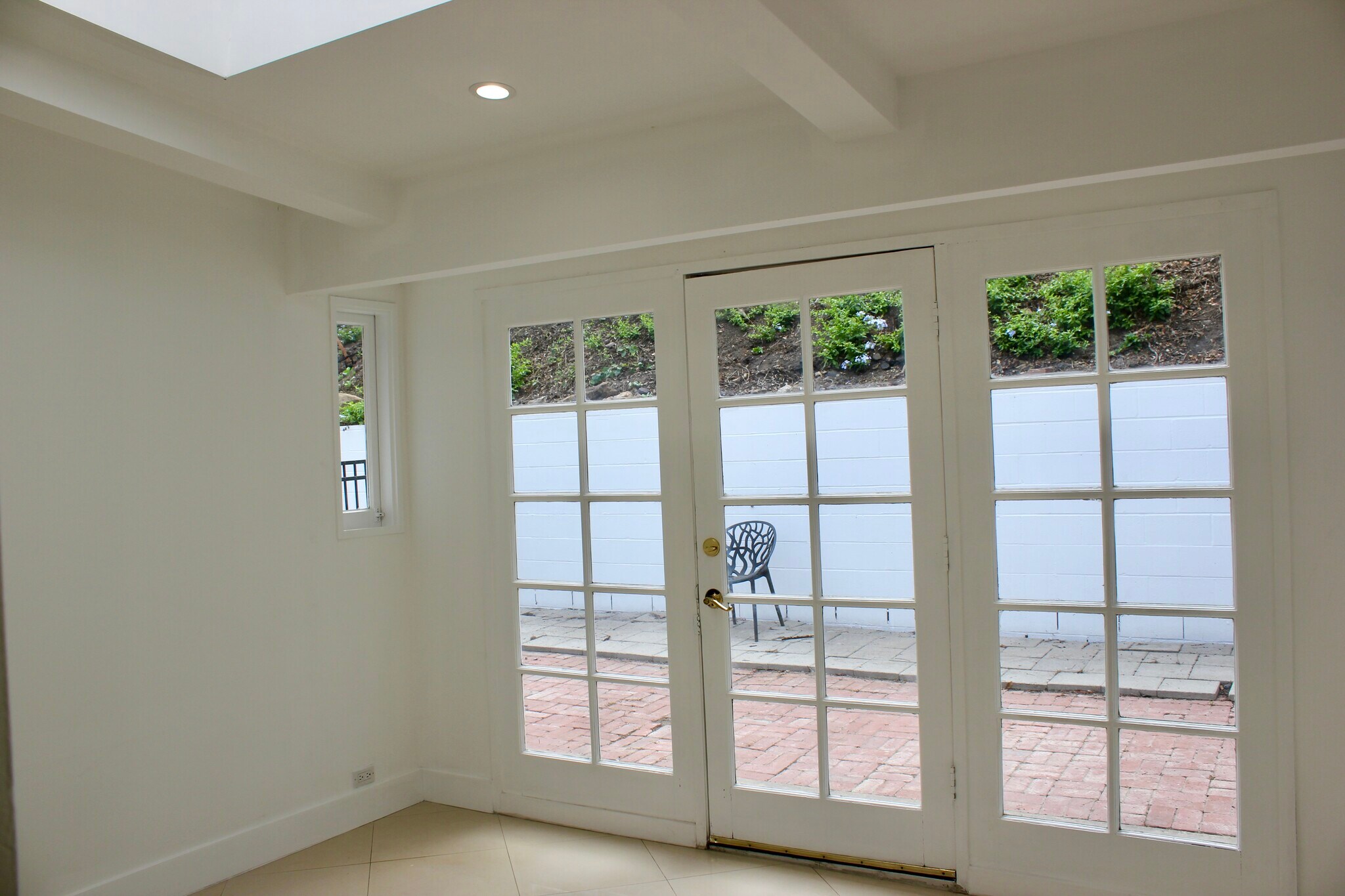 Building Photo - 1265 Bienveneda Ave