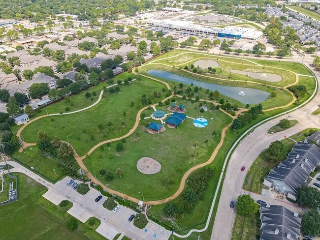 Building Photo - 8314 Columbia Forest Dr