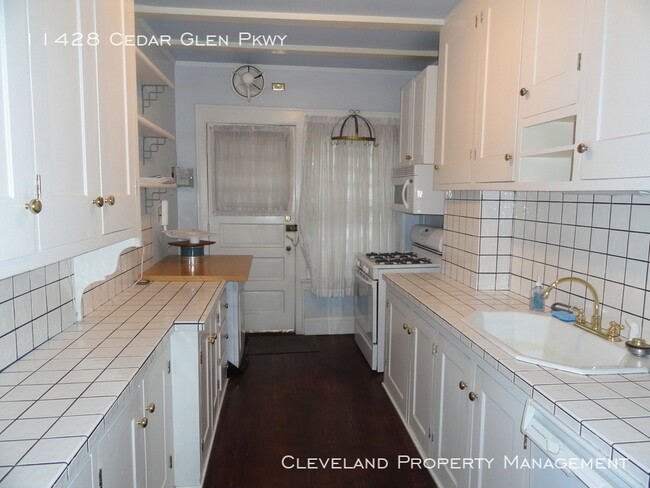 Building Photo - Upscale Cedar Glen Cleveland Condo
