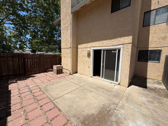 Building Photo - Large Corner Lot