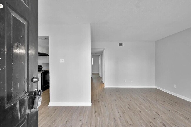 Building Photo - Ask about our 2 weeks free special!