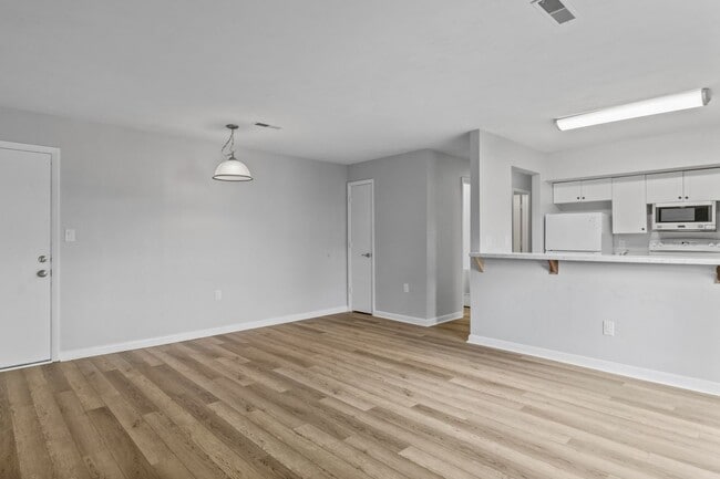 Building Photo - 3 Bed/2 Bath Pet Friendly, Virginia Tech