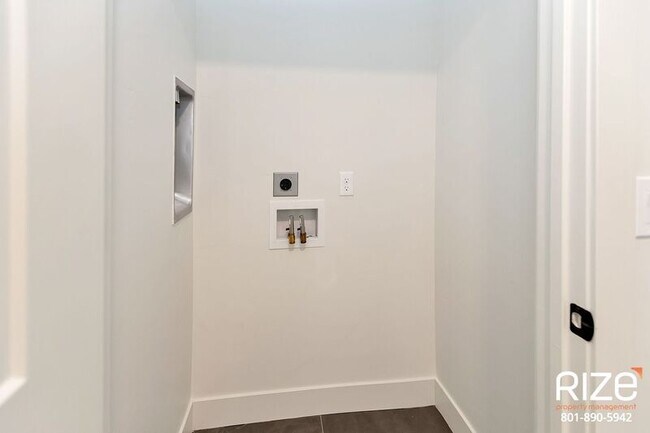 Building Photo - 532 S 500 E