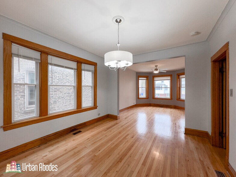 Building Photo - 4322 W Kamerling Ave