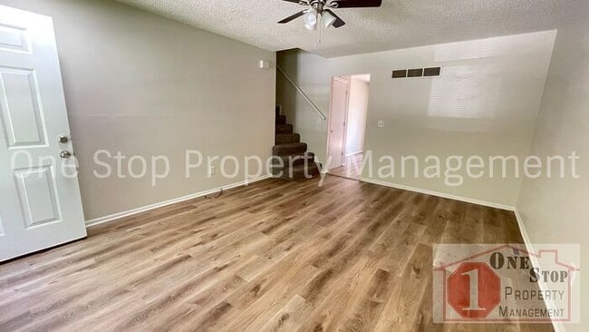 Building Photo - Beutiful duplex 2-bedroom, 1-bath in Blue ...