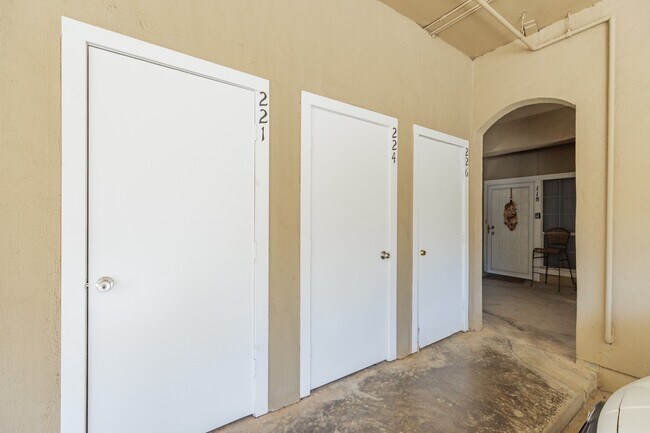 Building Photo - 921 Marine Dr