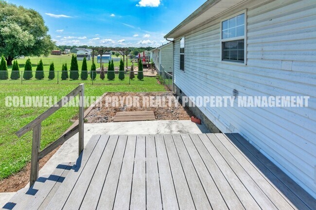 Building Photo - 295 Sky Dr