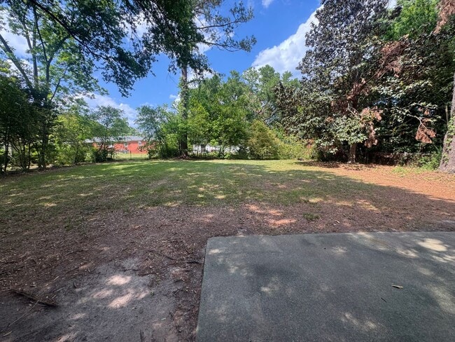 Building Photo - Brick One Level.