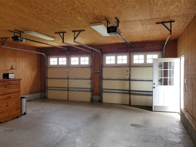 Building Photo - You have to see this beauty!