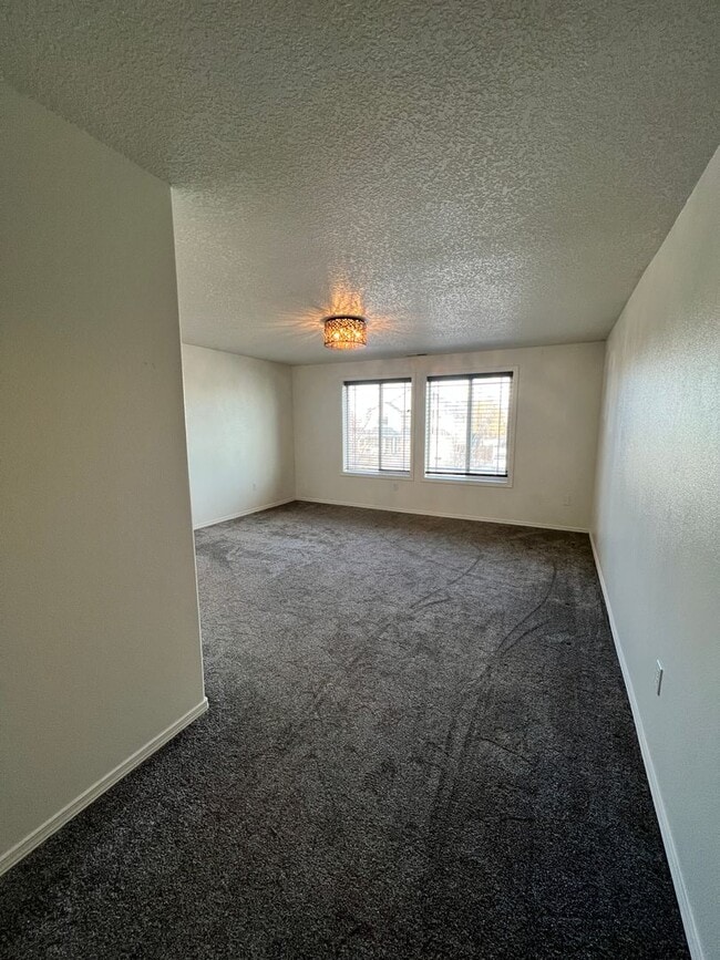 Building Photo - Beautifully Updated Home in Sage Point School District!