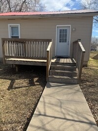 Building Photo - Charming 2-Bedroom House Bettendorf