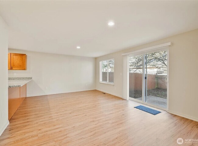 Building Photo - 12202 NE 39th St