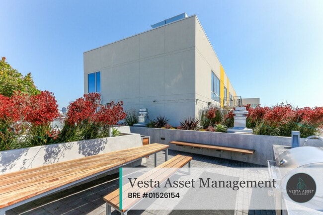 Building Photo - Designer 2-Bedroom in Iconic VIDA Residences