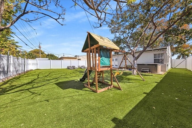 Building Photo - 5157 NE 6th Ave