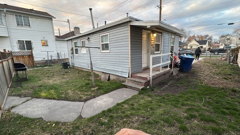 Building Photo - 819 W 400 N