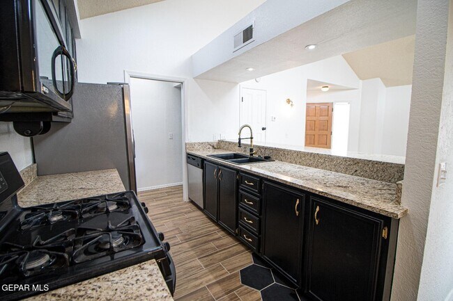 Building Photo - 6806 Ridgley Way