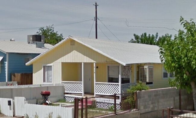 Building Photo - Newly Renovated 3 bed 2 bath home in Taft
