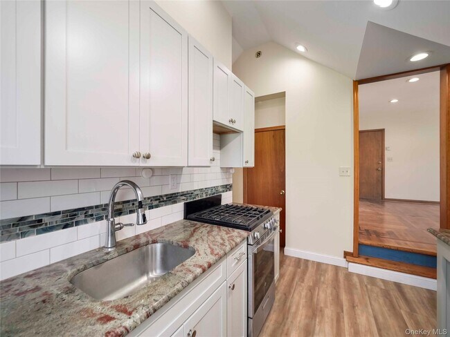 Building Photo - 42 Park Ave