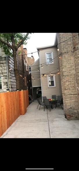 Building Photo - 3145 N Lamon Ave