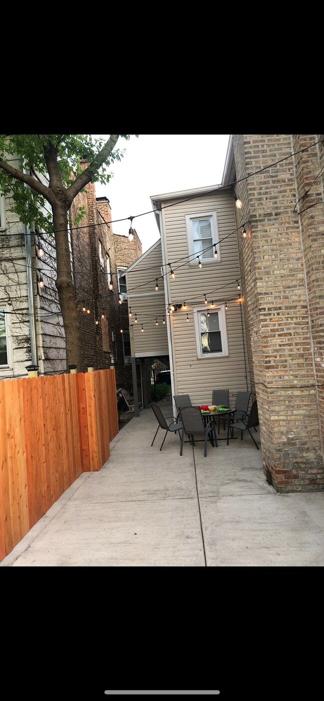 Building Photo - 3145 N Lamon Ave