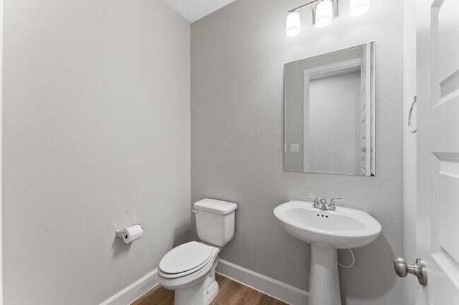 Building Photo - 528 Oakview Bend Dr