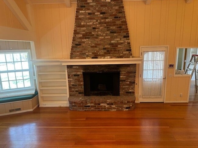 Building Photo - Historic Home On Huge Lot With Swimming Po...