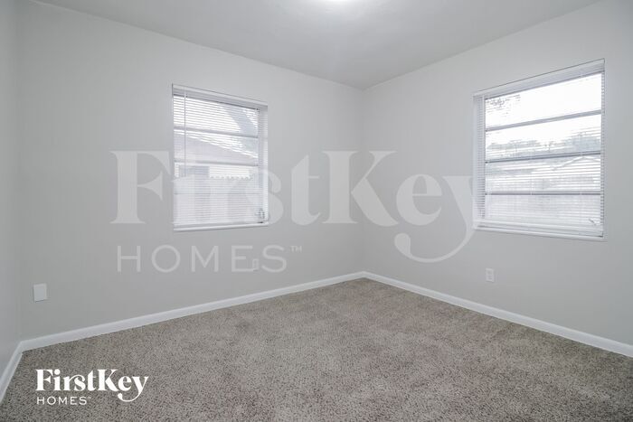 Building Photo - 1275 W Wellington Dr