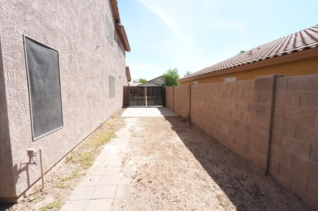 Building Photo - 16182 N 157th Dr