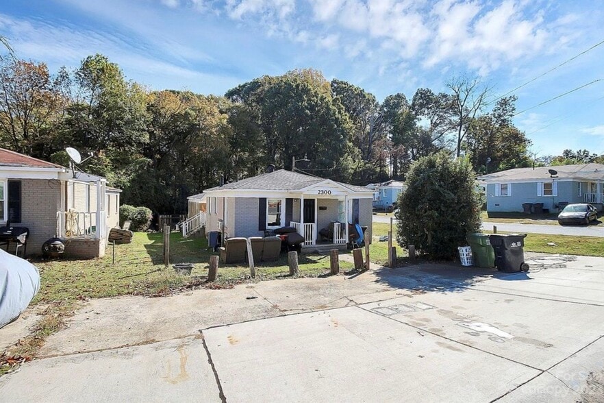 Building Photo - 2300 Augusta St