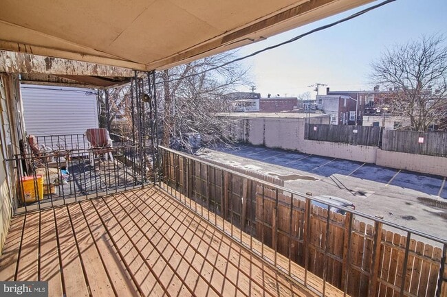 Building Photo - 1916 W 7th St