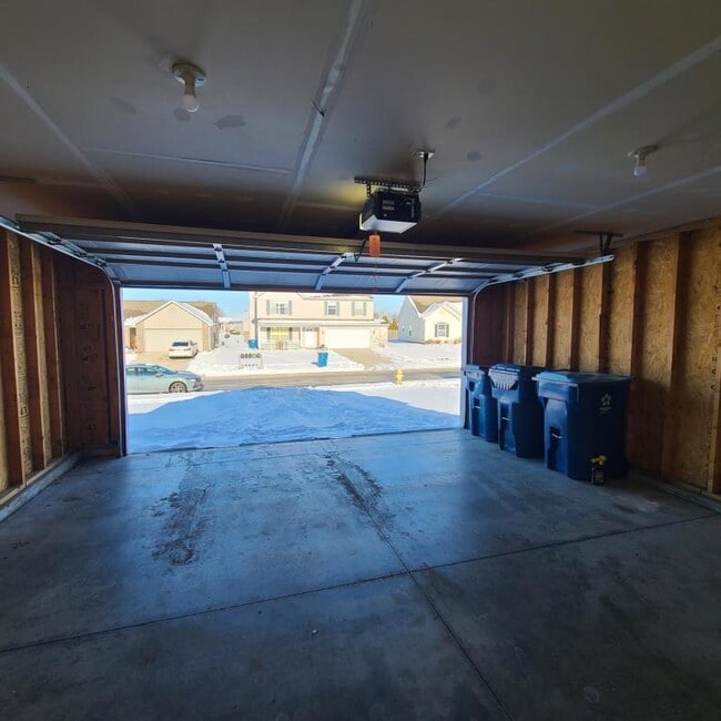 Building Photo - 10192 Greenmoor Dr