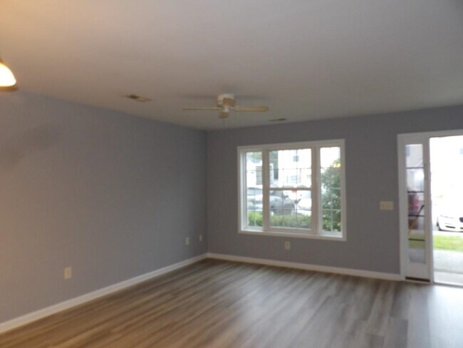 Building Photo - 4128 Horseshoe Rd N