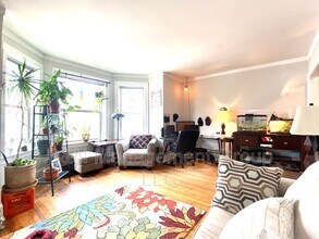 Building Photo - 4893 N Hermitage Ave