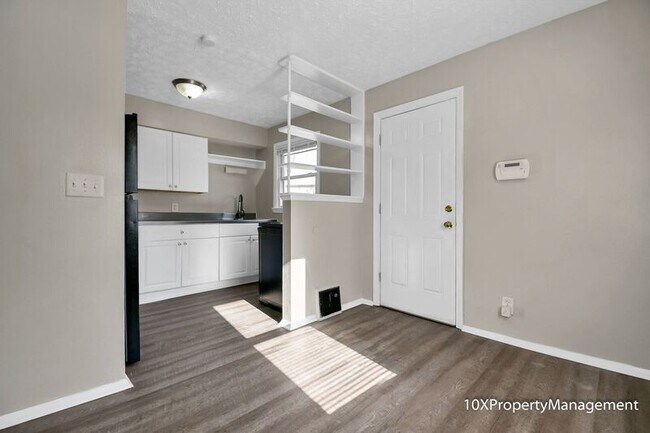 Building Photo - 2065 W Mound St