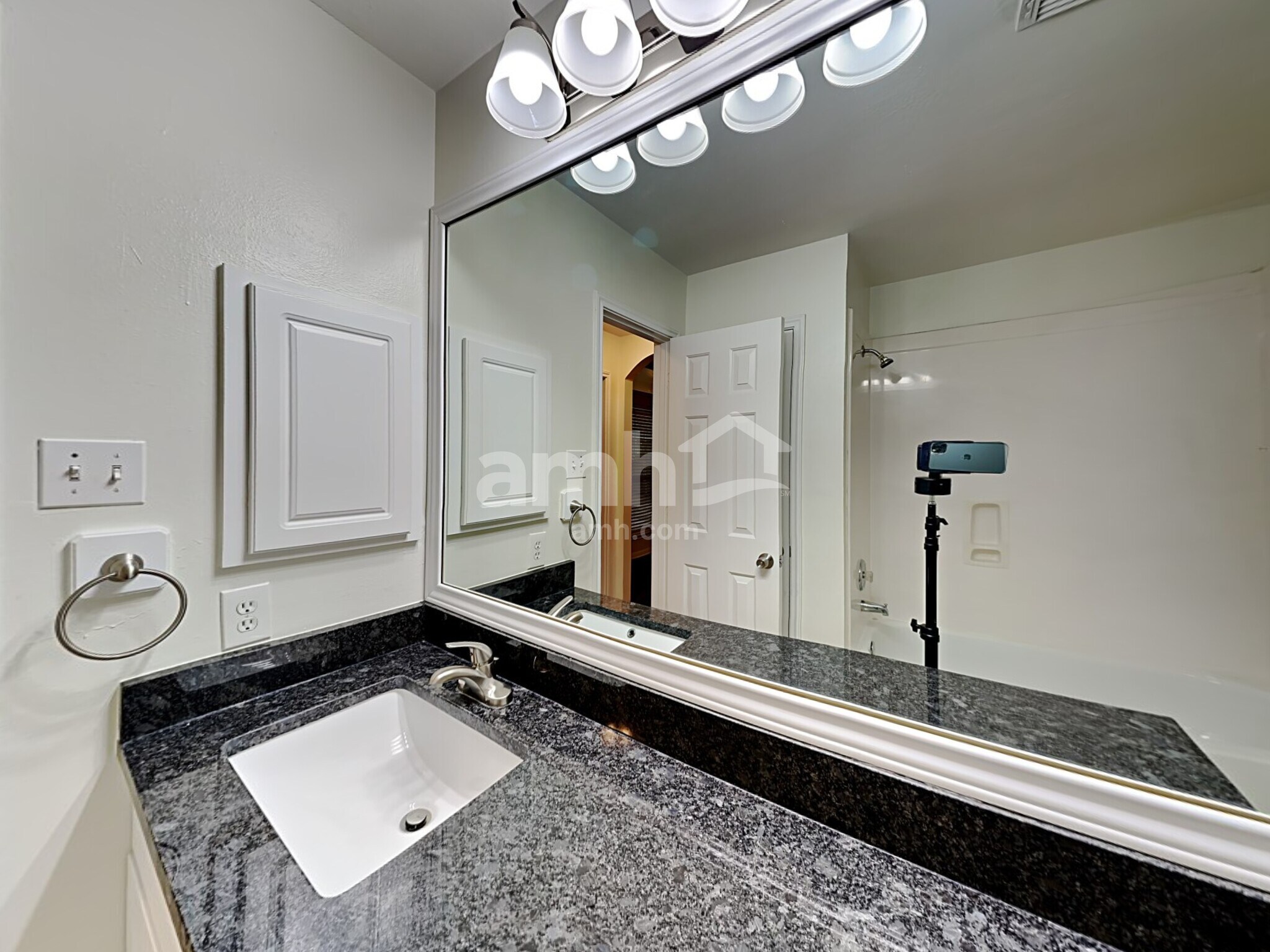 Building Photo - 15207 Henderson Point Dr