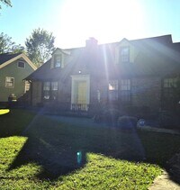 Building Photo - MOVE-IN SPECIAL 1/2 OFF 1ST MONTH'S RENT!!