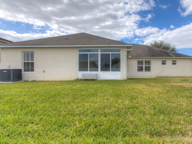 Building Photo - 744 Westcliffe Dr