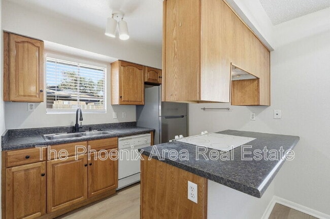 Building Photo - 286 W Palomino Dr