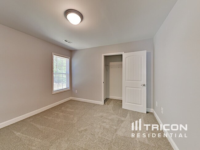 Building Photo - 708 Deaton St