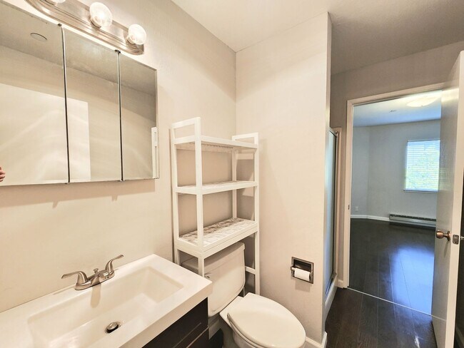 Building Photo - 2 bedroom 2 bath condo home in North San Mateo