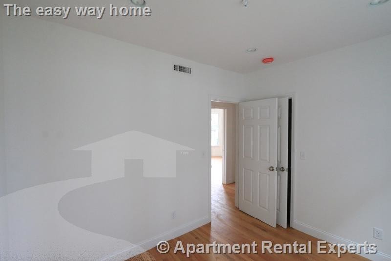 Building Photo - 25 Lewis St